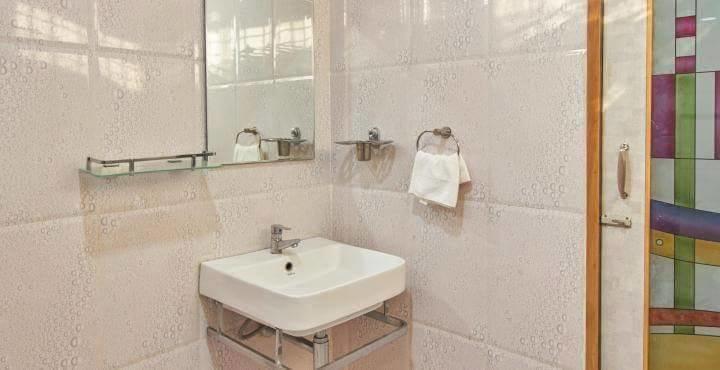 Hotel Av Comforts Settahalasūr 外观 照片